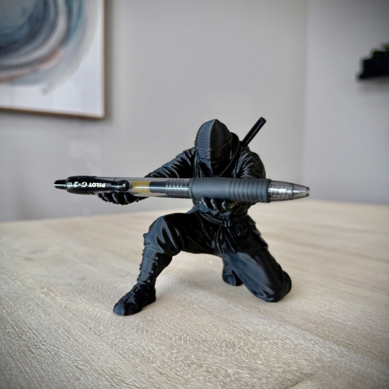 حامل أقلام على شكل شخصية النين - مراجعة Resin Art Pen وسعره