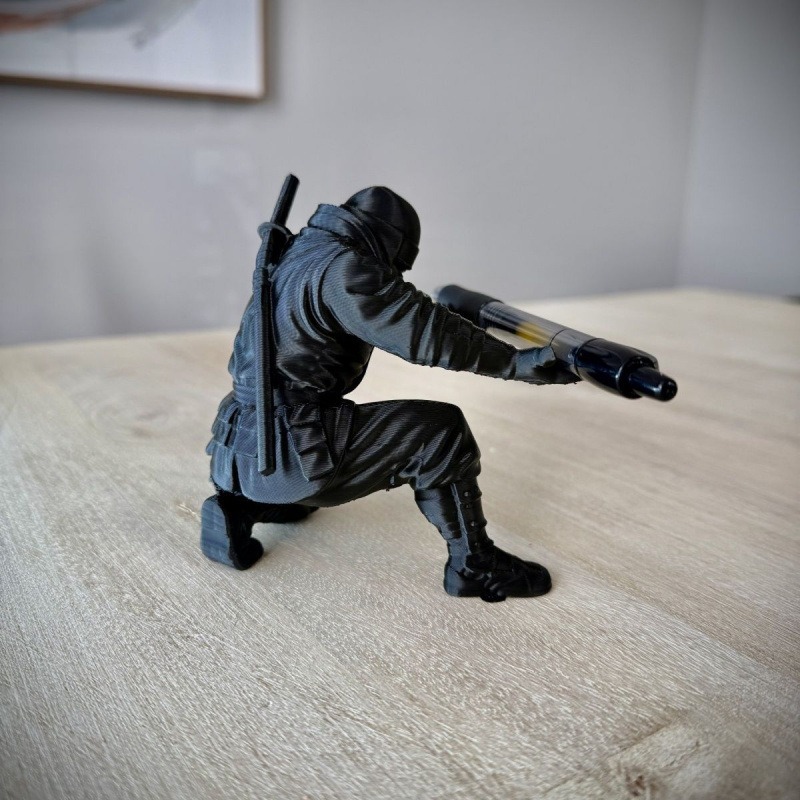 حامل أقلام على شكل شخصية النين - مراجعة Resin Art Pen وسعره