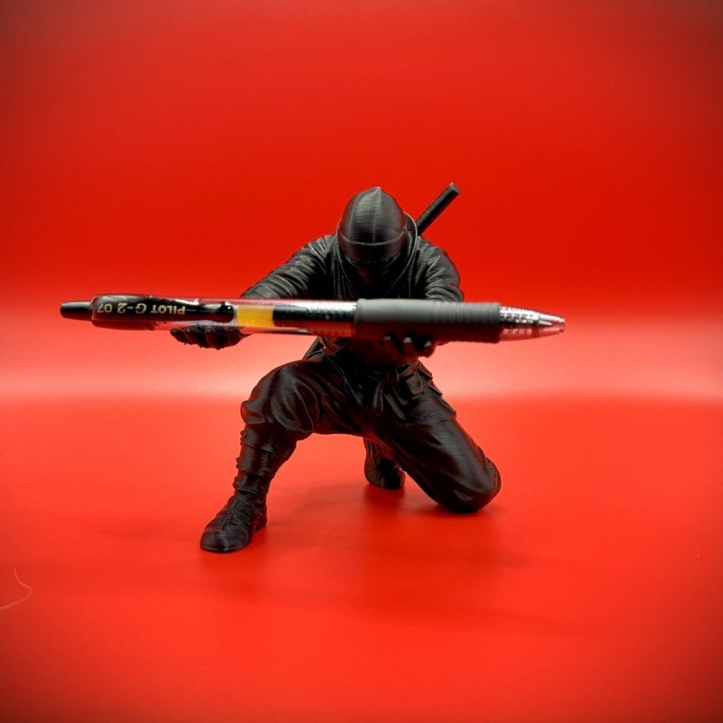 حامل أقلام على شكل شخصية النين - مراجعة Resin Art Pen وسعره